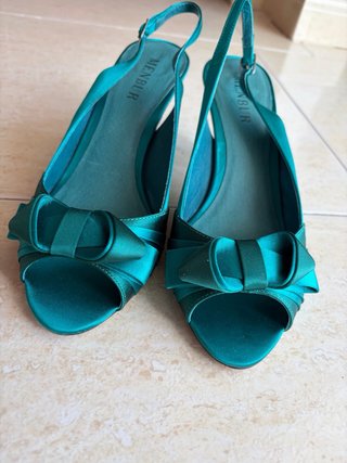 Zapatos de tacón verde azulado con lazo