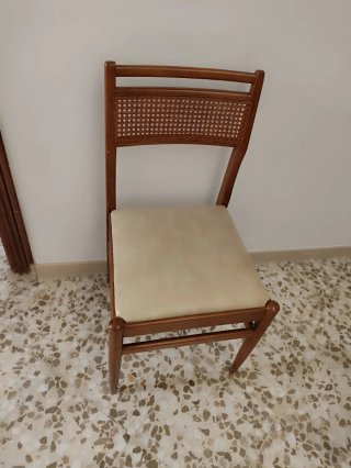Sillas de madera con asiento beige 6 en total