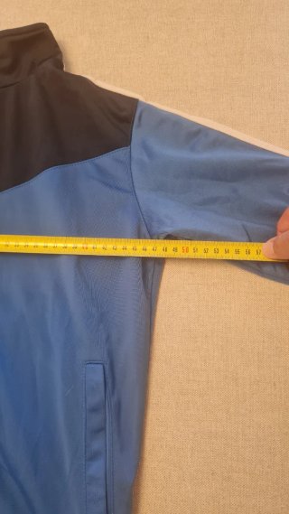 Abito sportivo bambino blu e nero di Boomerang