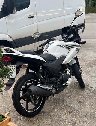 Honda CBF125M Sportbike Blanca y Negra