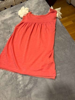 Camiseta Mango Coral Talla M con Flores hombro