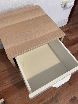 Mesita de noche 2 cajones madera y blanco