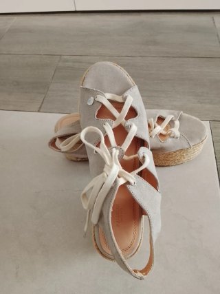 Zapatos de cuña beige/gris