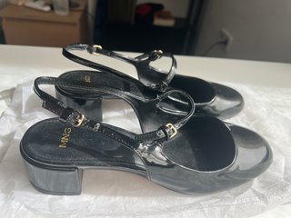 Zapatillas de charol negras marca Mango