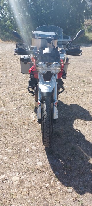 Moto Guzzi V85TT 90cv gasolina