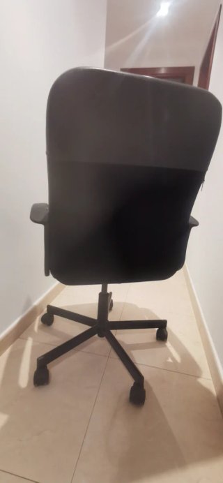 Silla de oficina con ruedas