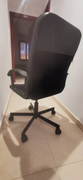 Silla de oficina con ruedas