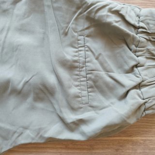Pantalón Mango recto verde caqui talla 32