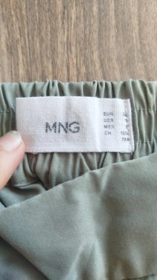 Pantalón Mango recto verde caqui talla 32