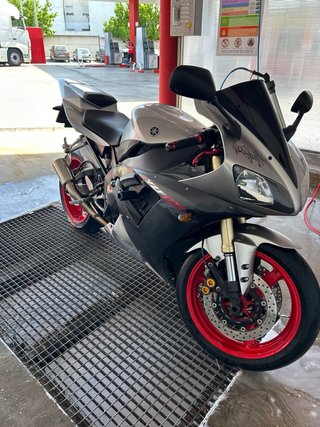 Yamaha R1 Sportbike
