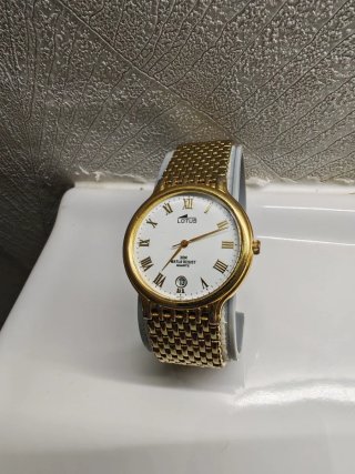 Reloj Lotus Dorado con Correa Metálica