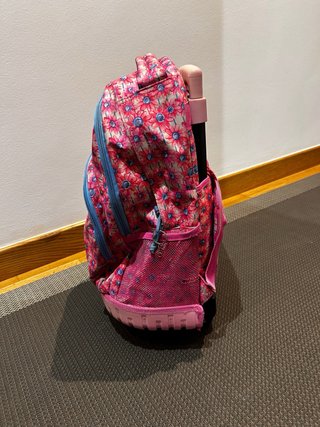 Mochila con ruedas floral