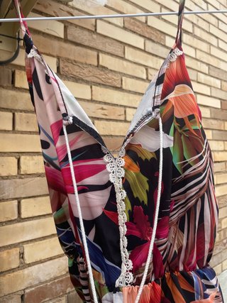 Mono corto NUEVO con estampado de hojas