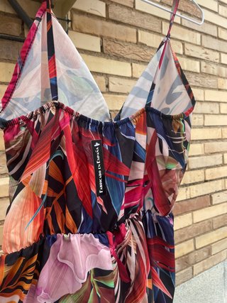 Mono corto NUEVO con estampado de hojas