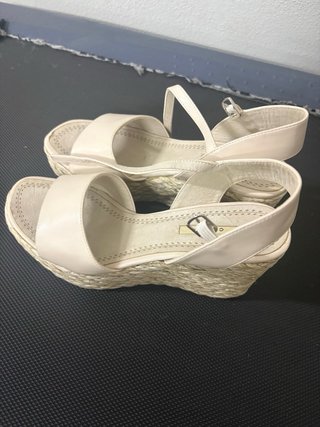 Sandalias cuña CORINA beige