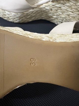 Sandalias cuña CORINA beige