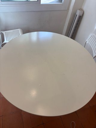 Mesa redonda blanca grande