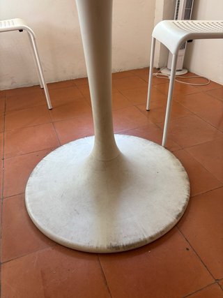 Mesa redonda blanca grande
