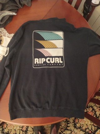 Sudadera Rip Curl azul oscura.