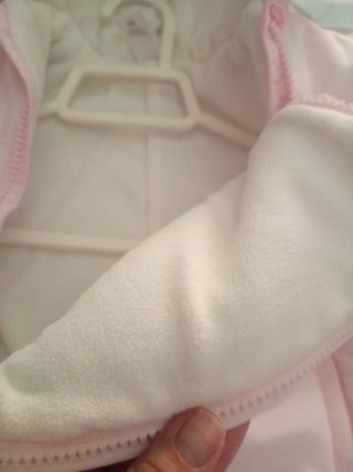 Buzo de bebé rosa con lazo