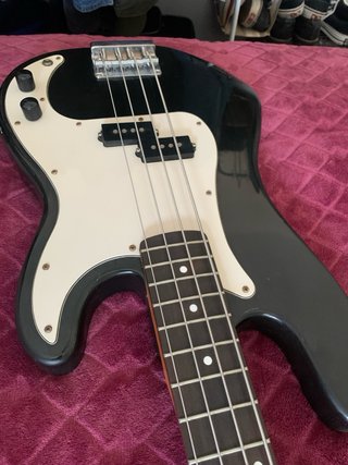 Bajo Eléctrico Caliber Negro