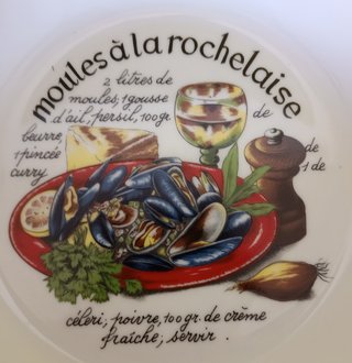 Vajilla de porcelana con diseño de mejillones