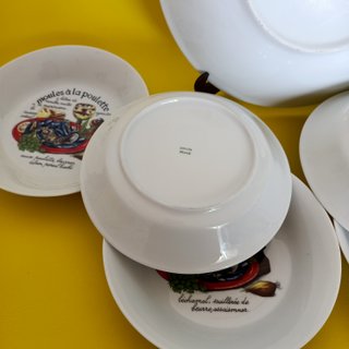 Vajilla de porcelana con diseño de mejillones