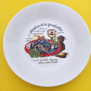 Vajilla de porcelana con diseño de mejillones
