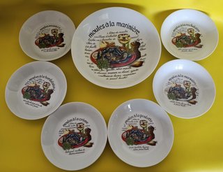 Vajilla de porcelana con diseño de mejillones