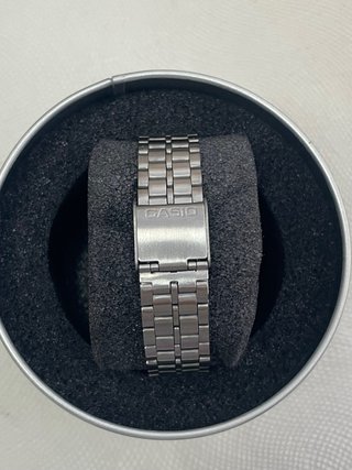 Reloj Casio MTP Dial Amarillo y Correa Plateada