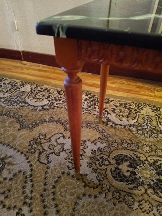 Mesa vintage tipo mármol y madera