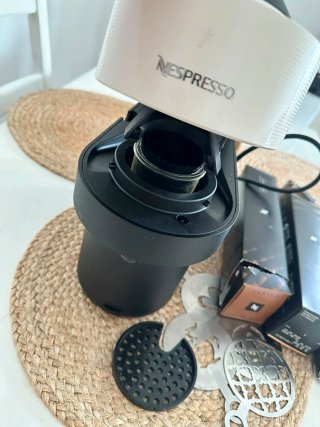 Cafetera Nespresso Vertuo + Cápsulas