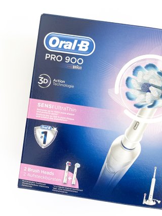 Oral-B Pro 900 SensiultraThin + 2 Recargas