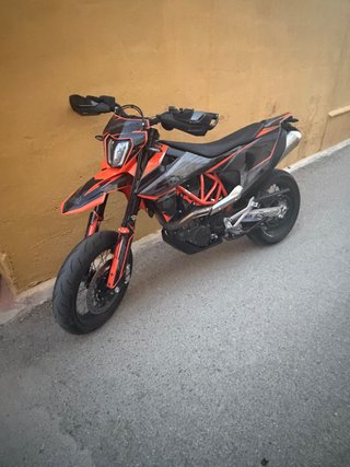 KTM 690 SMC R 2022 Supermotard