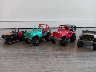 Lote 4 Jeeps Majorette 4x4