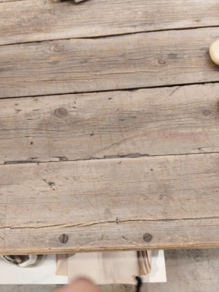 Mesa de madera y metal