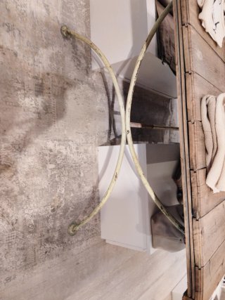Mesa de madera y metal