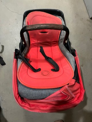 Bugaboo Fox Cochecito gris con camota roja