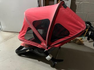 Bugaboo Fox Cochecito gris con camota roja