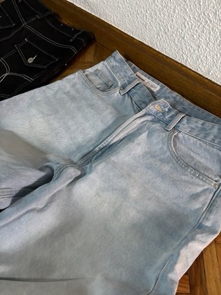 Pantalones vaqueros negros y azules