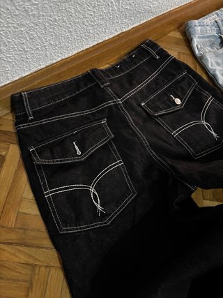 Pantalones vaqueros negros y azules