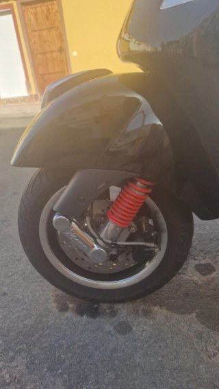 Vespa 125 GTS Super Negra