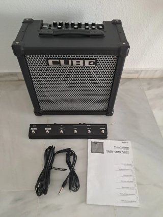 Amplificador Guitarra Roland Cube 80GX + Pedalera