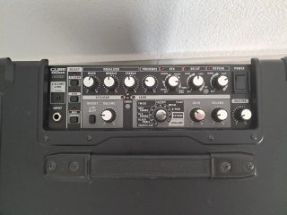 Amplificador Guitarra Roland Cube 80GX + Pedalera