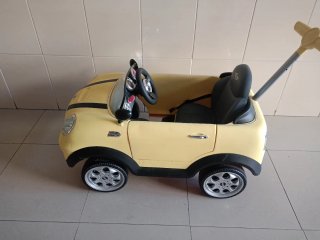 Cochecito Mini de pedales amarillo