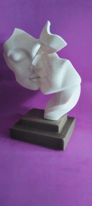 Busto amantes beso escultura
