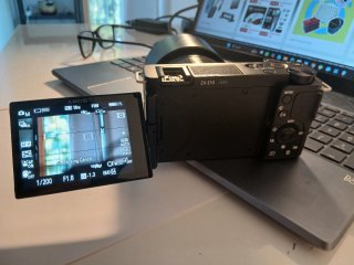 Sony ZV-E10 + E 50mm f/1.8 OSS