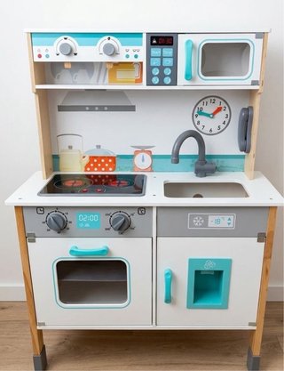 Cocina de juguete de madera + delantal