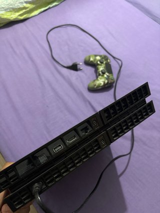 Se vende ps4 con mando y hdmi. 150€ NEGOCIABLE!!