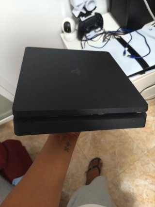 Pack PS4 Slim Negra + 3 Juegos + Mando